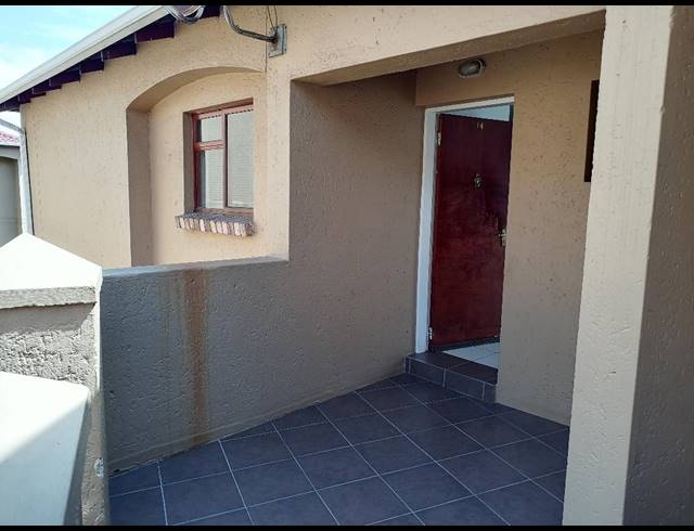 2 bed property to rent in WINCHESTER HILLS